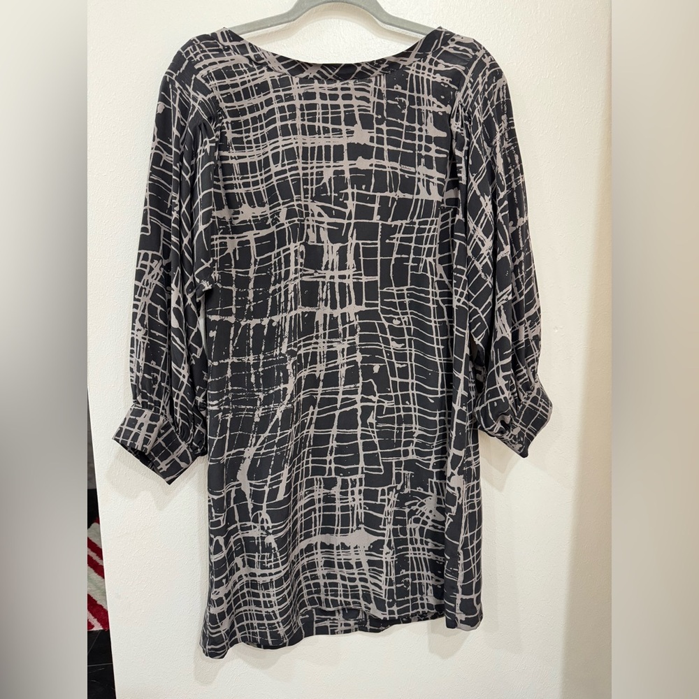 100% Silk Abstract Print Cowl Back Dress Gray Black Relaxed Fit